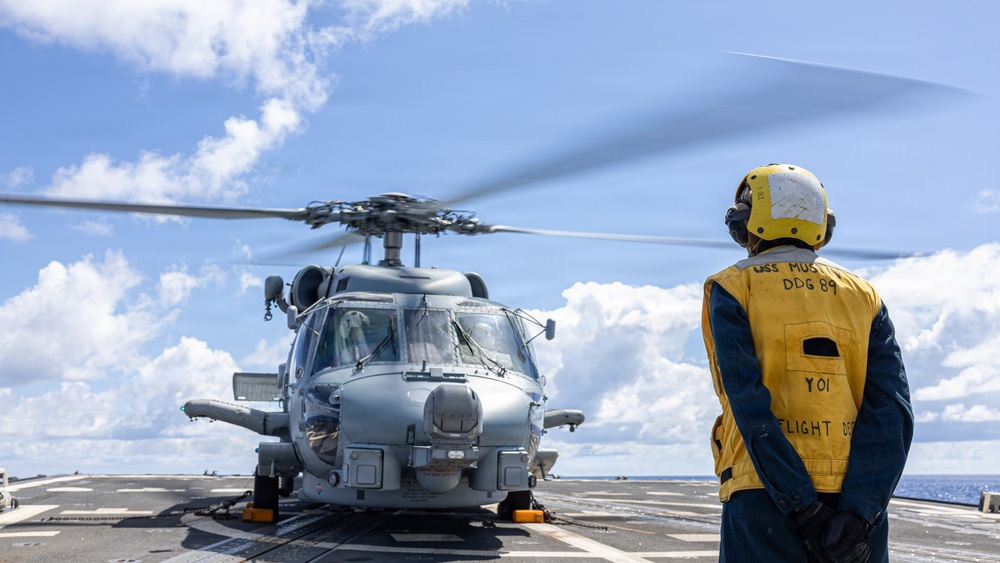 USS Mustin conducts flight operations