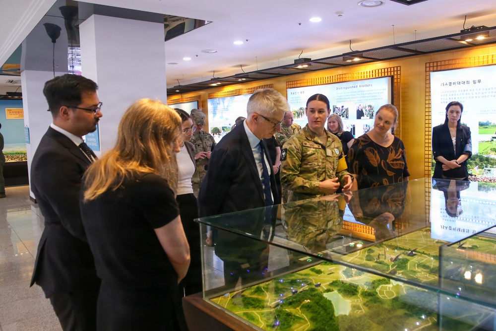 The Secretary of the New Zealand Ministry of Foreign Affairs and Trade attends JSA Orientation