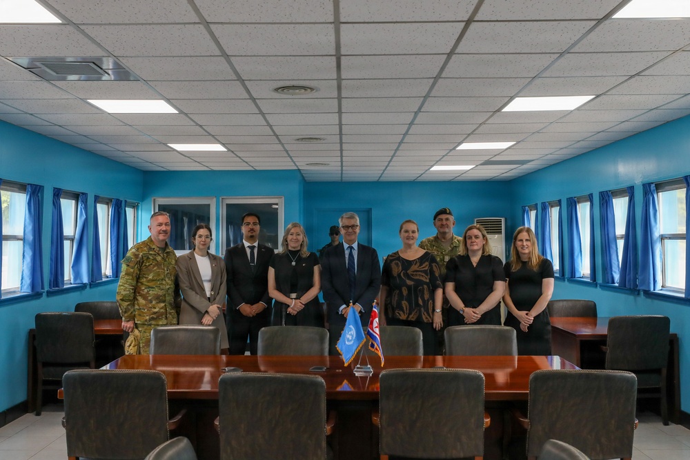 The Secretary of the New Zealand Ministry of Foreign Affairs and Trade attends JSA Orientation