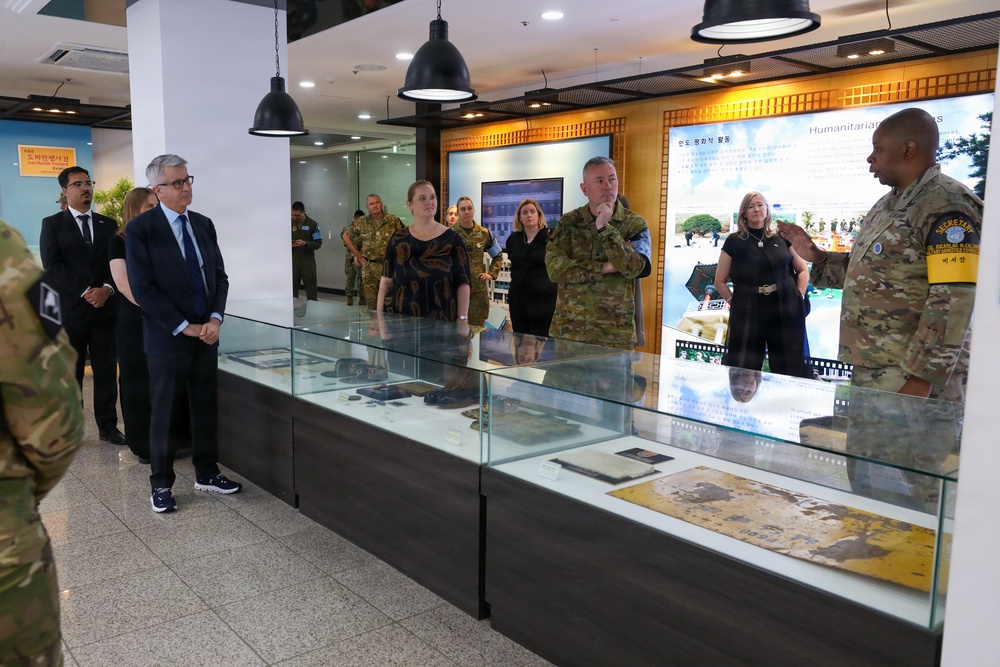 The Secretary of the New Zealand Ministry of Foreign Affairs and Trade attends JSA Orientation