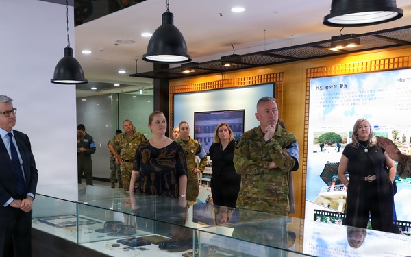 The Secretary of the New Zealand Ministry of Foreign Affairs and Trade attends JSA Orientation