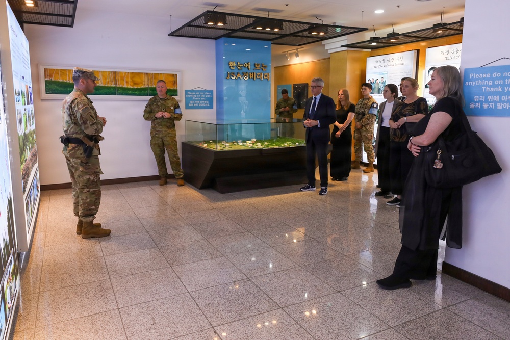 The Secretary of the New Zealand Ministry of Foreign Affairs and Trade attends JSA Orientation
