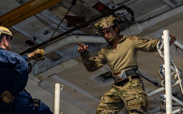 George Washington Conducts Fast Rope Exercises