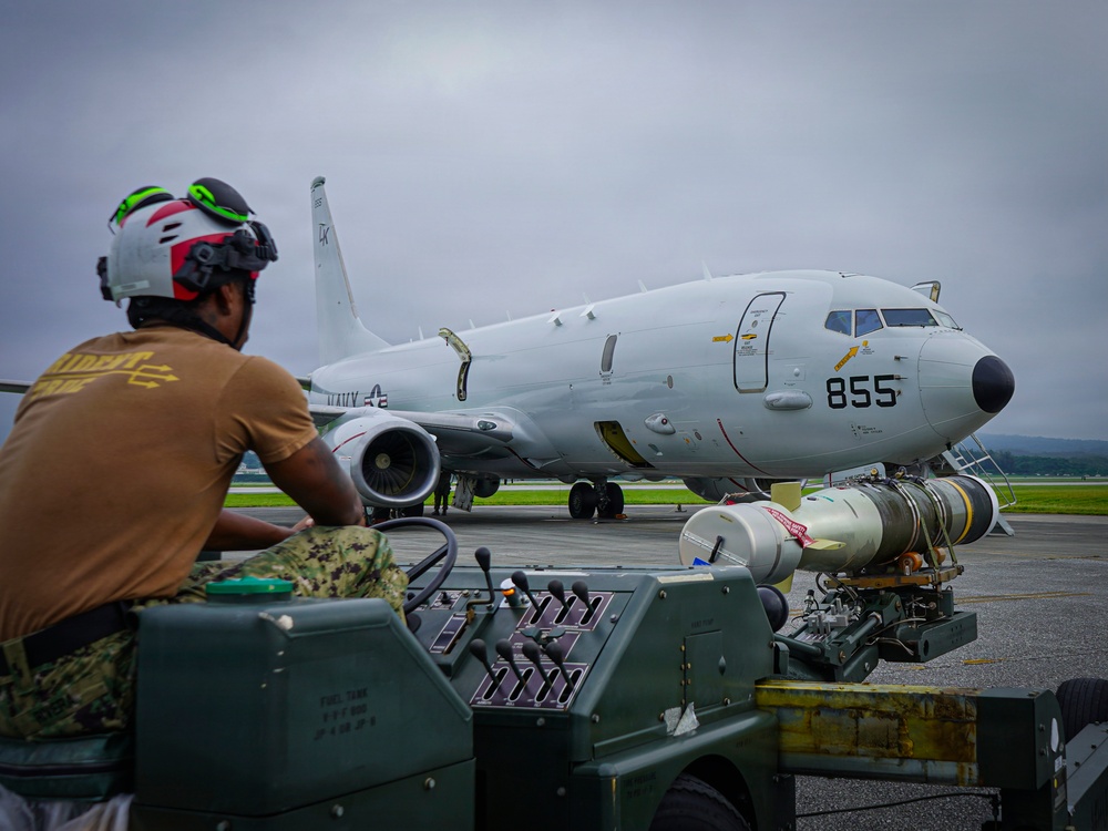 VP-26 Tridents Load Torpedo to a P-8A Poseidon