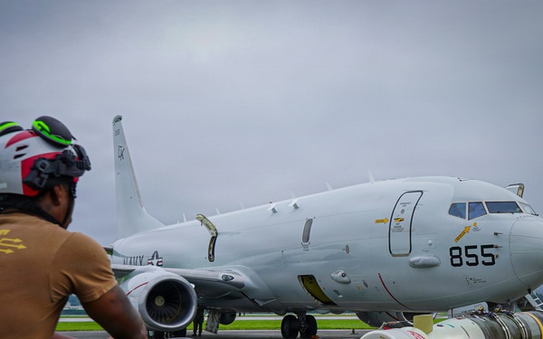 VP-26 Tridents Load Torpedo to a P-8A Poseidon