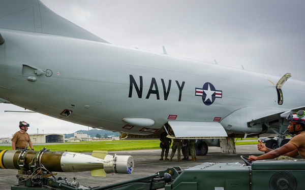 VP-26 Tridents Load Torpedo to a P-8A Poseidon