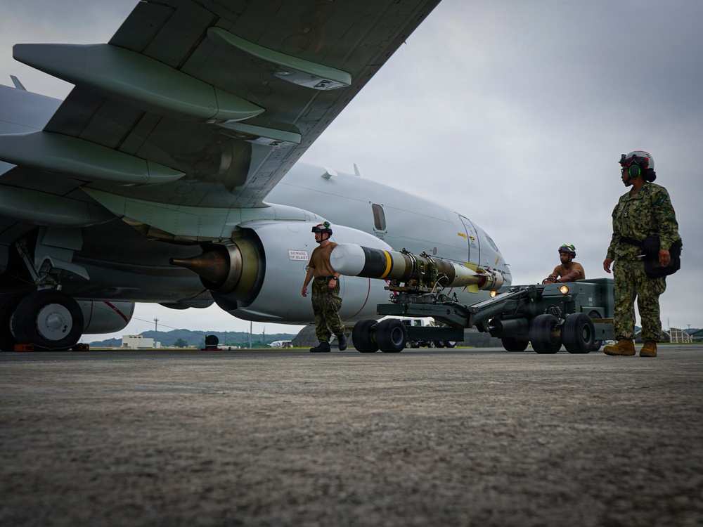 VP-26 Tridents Load Torpedo to a P-8A Poseidon