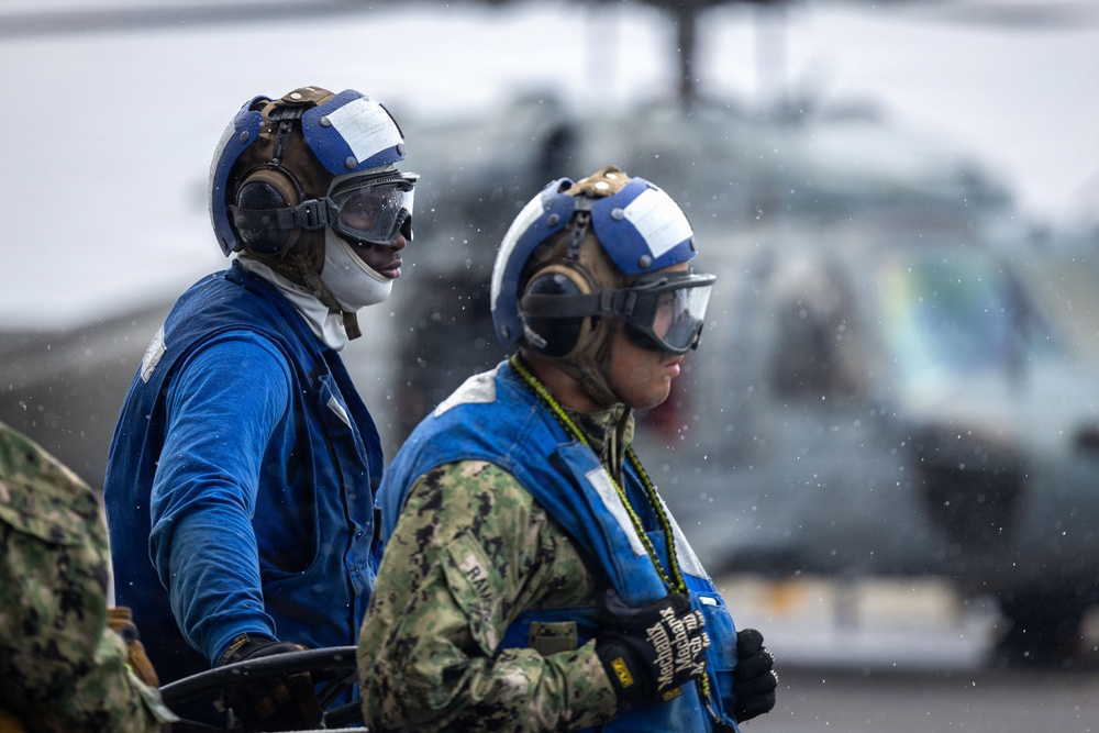 11th MEU Marines, Sailors Conduct Fast-Rope Training Aboard USS Boxer