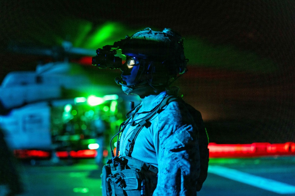 11th MEU Marines, Sailors Conduct Fast-Rope Training Aboard USS Boxer