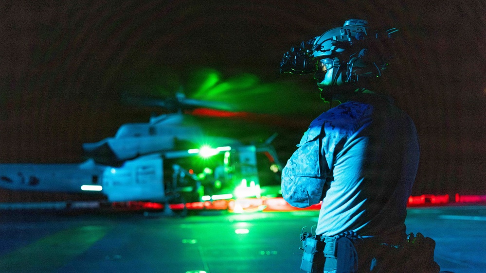 11th MEU Marines, Sailors Conduct Fast-Rope Training Aboard USS Boxer