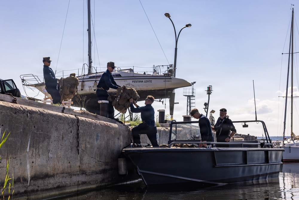 U.S. Marines showcase amphibious capabilities with boat insert in Estonia