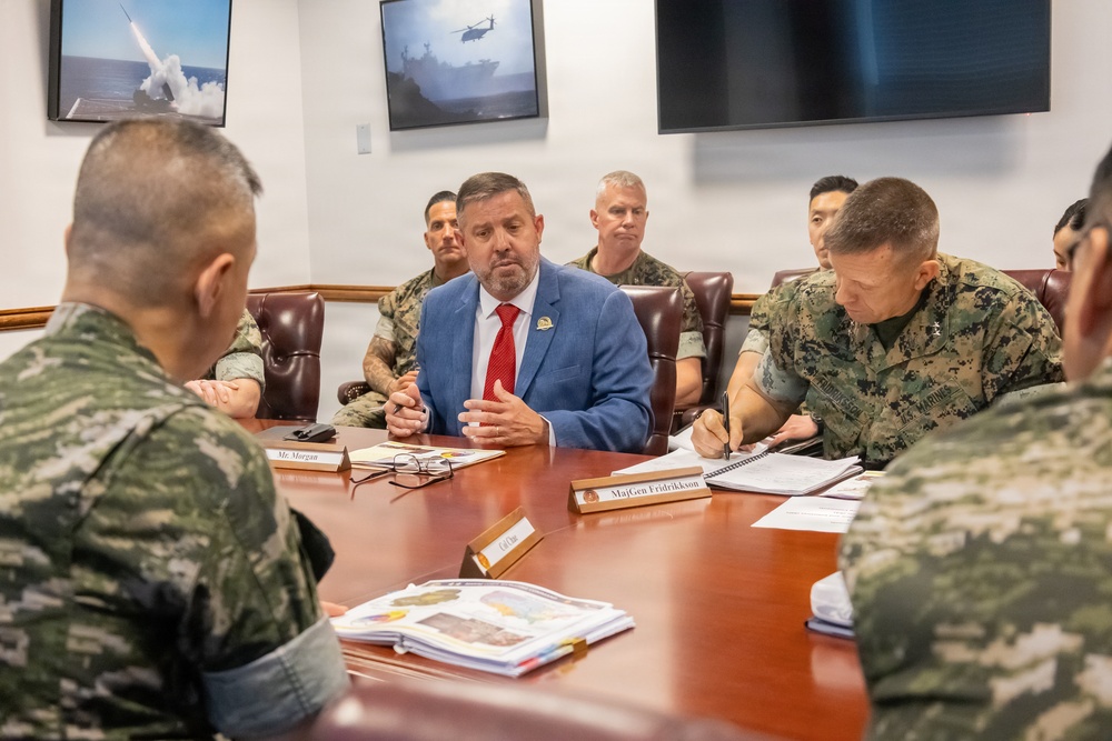 Commandant of the Republic of Korean Marine Corps visits Manpower and Reserve Affairs
