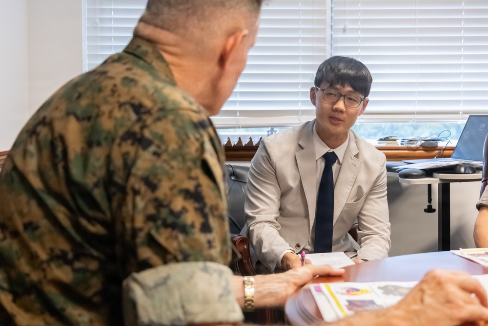 Commandant of the Republic of Korean Marine Corps visits Manpower and Reserve Affairs