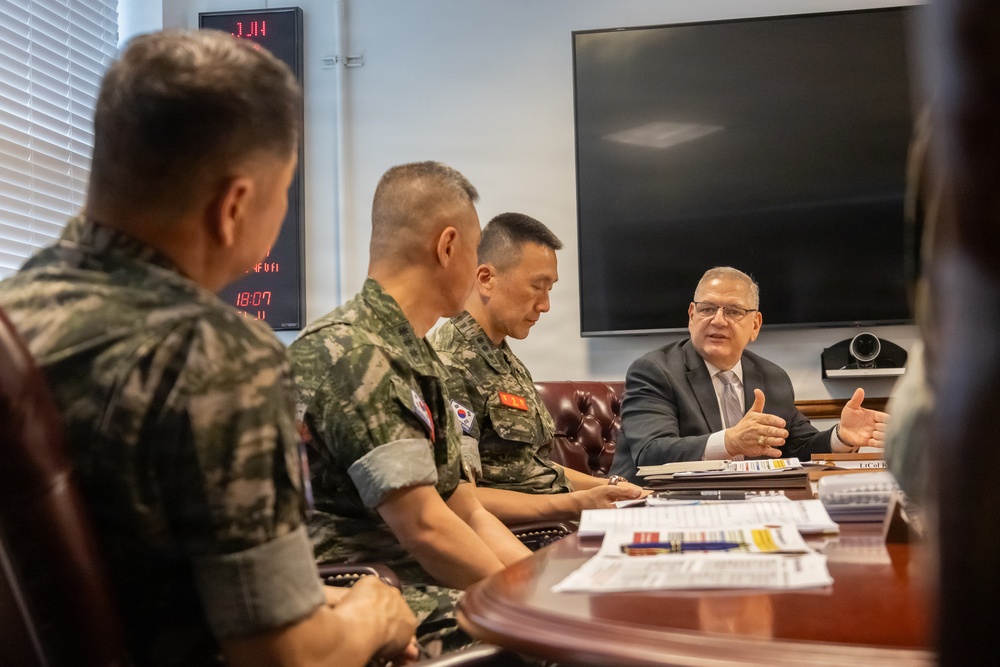 Commandant of the Republic of Korean Marine Corps visits Manpower and Reserve Affairs