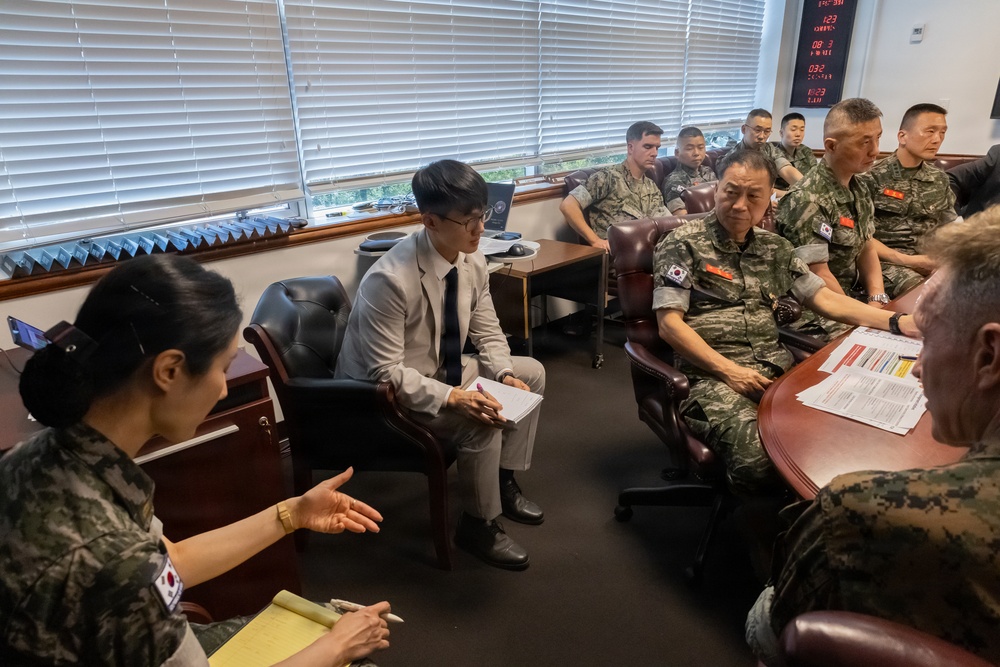 Commandant of the Republic of Korean Marine Corps visits Manpower and Reserve Affairs