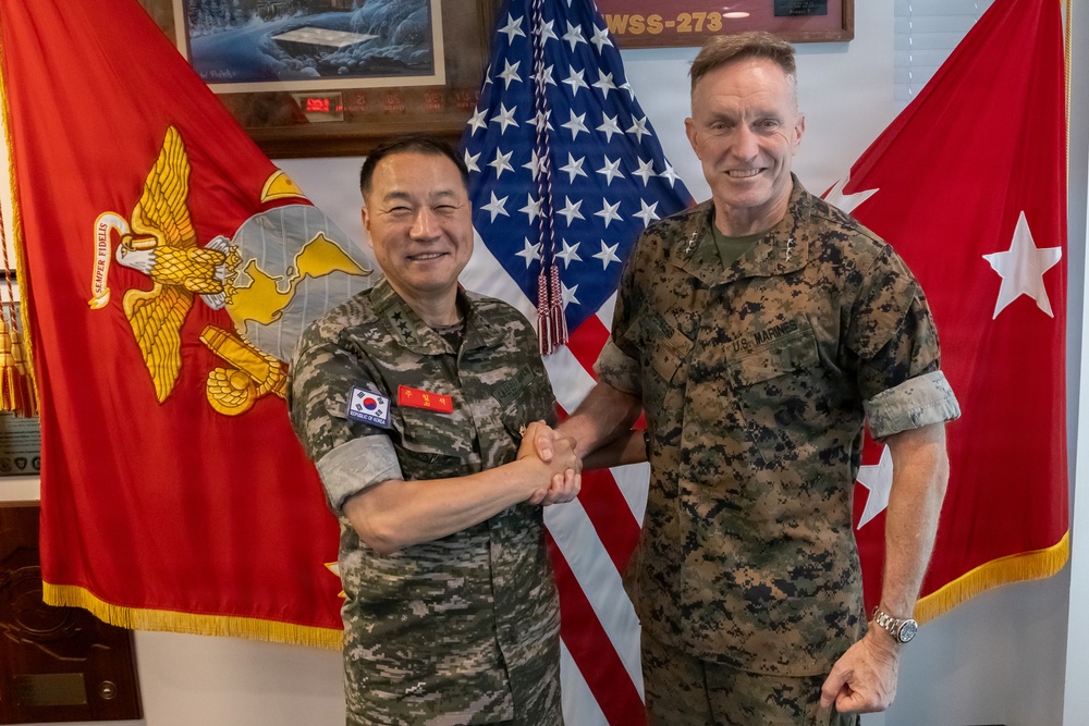 Commandant of the Republic of Korean Marine Corps visits Manpower and Reserve Affairs
