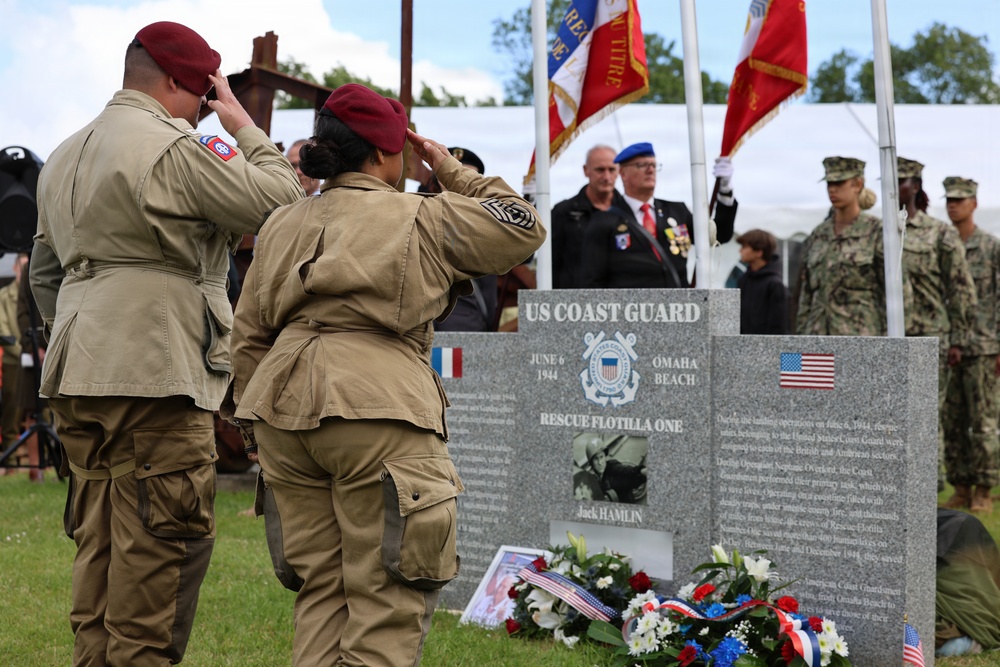 Former members of the U.S. Army 82nd Airborne Division giving honors to Jack Hamlin