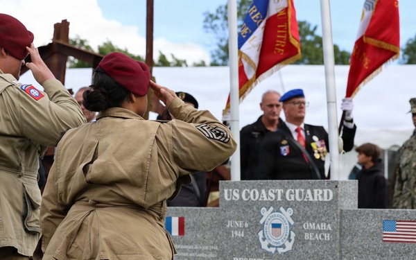 Former members of the U.S. Army 82nd Airborne Division giving honors to Jack Hamlin