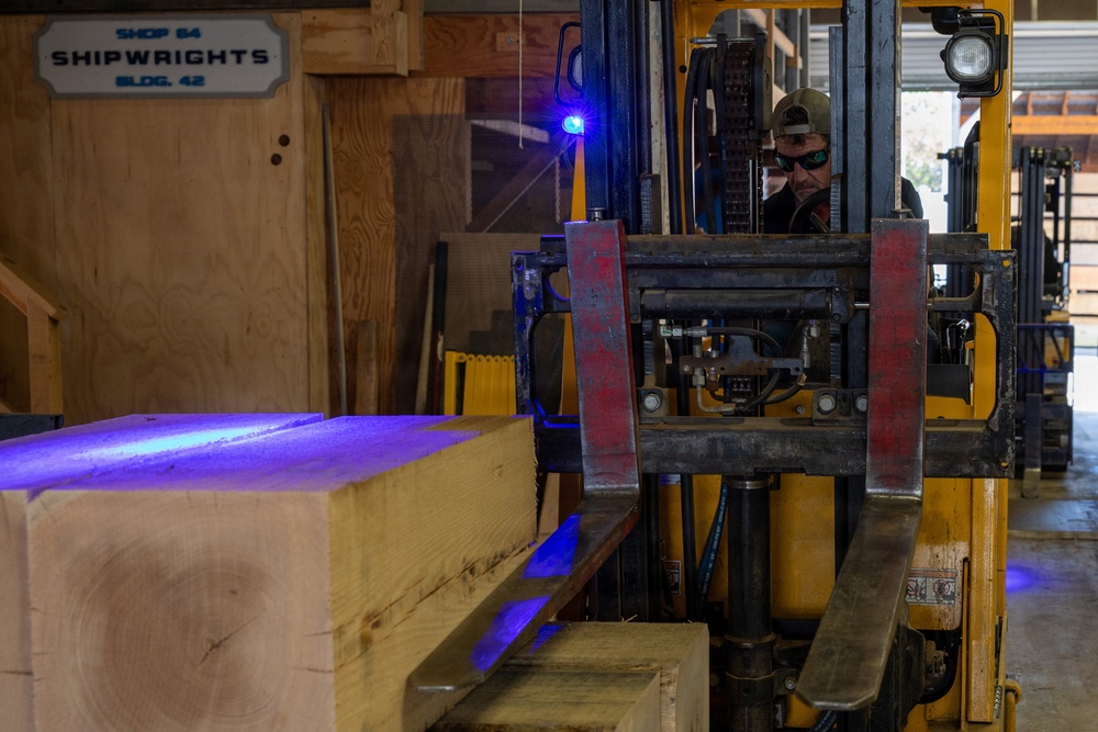 Handling Heavy Timbers and Heavy Loads: The Fork-Driving Shipwright