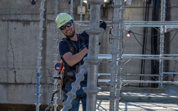 PNSY Shipwrights Assemble Scaffolding for USS New Mexico