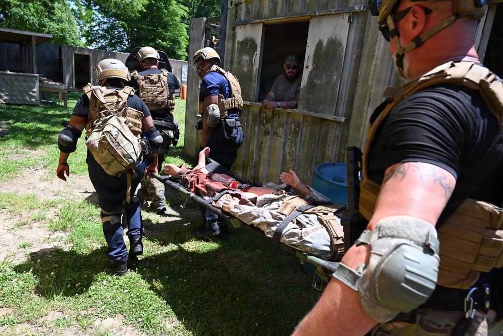 Philadelphia Police Medical Team Evacuates Casualty During Training at JB MDL