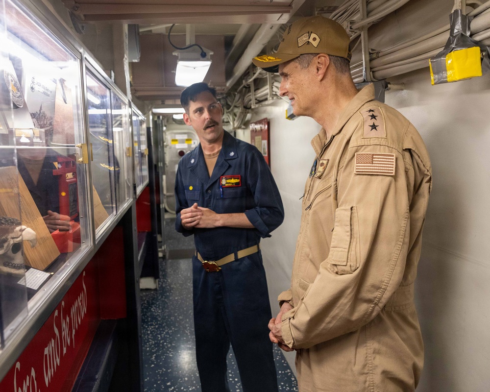 VADM Renshaw, NAVCENT, Visits USS Rafael Peralta