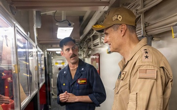 VADM Renshaw, NAVCENT, Visits USS Rafael Peralta