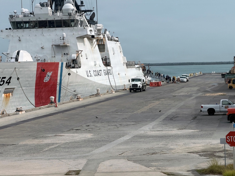NAVSUP FLC Jacksonville site NS Guantanamo Bay team helps USCGC James (WMSL-754)