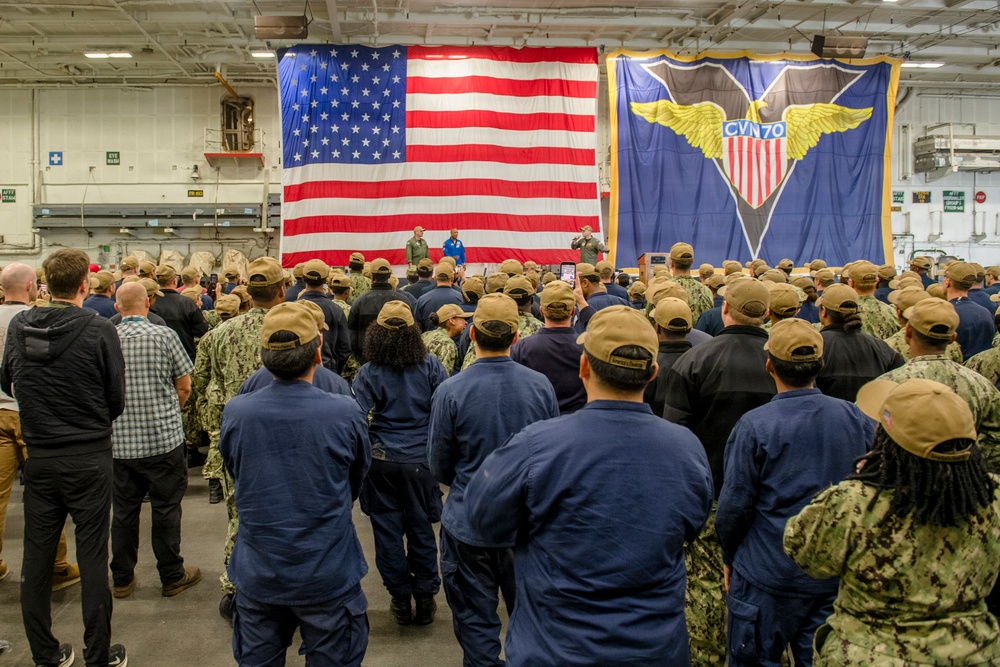 USS Carl Vinson (CVN 70) hosts NASA astronaut Capt. Victor J. Glover