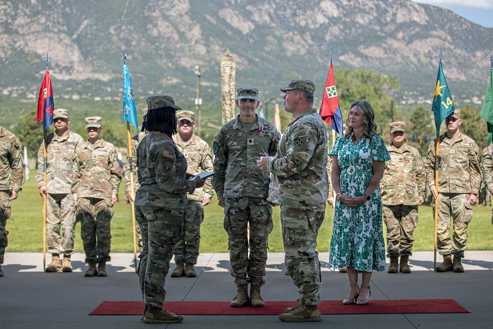 Headquarters and Headquarters Battalion, 4th Infantry Division Artillery, 4th Infantry Division, Change of Command Ceremony