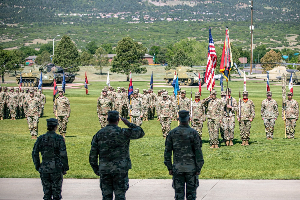 Headquarters and Headquarters Battalion, 4th Infantry Division Artillery, 4th Infantry Division, Change of Command Ceremony