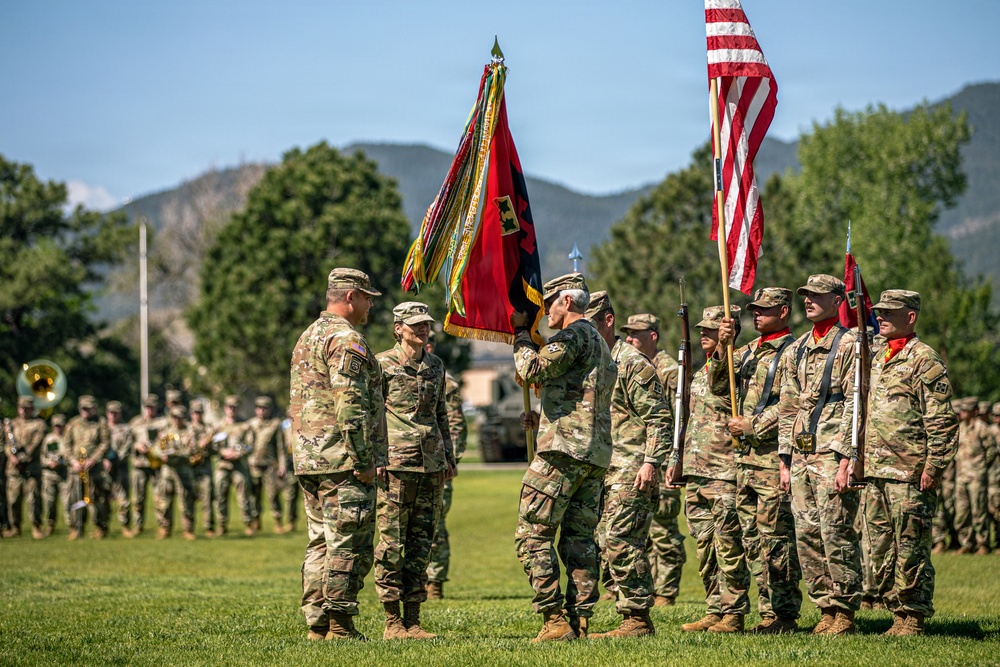 Headquarters and Headquarters Battalion, 4th Infantry Division Artillery, 4th Infantry Division, Change of Command Ceremony