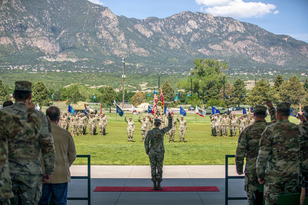 Headquarters and Headquarters Battalion, 4th Infantry Division Artillery, 4th Infantry Division, Change of Command Ceremony