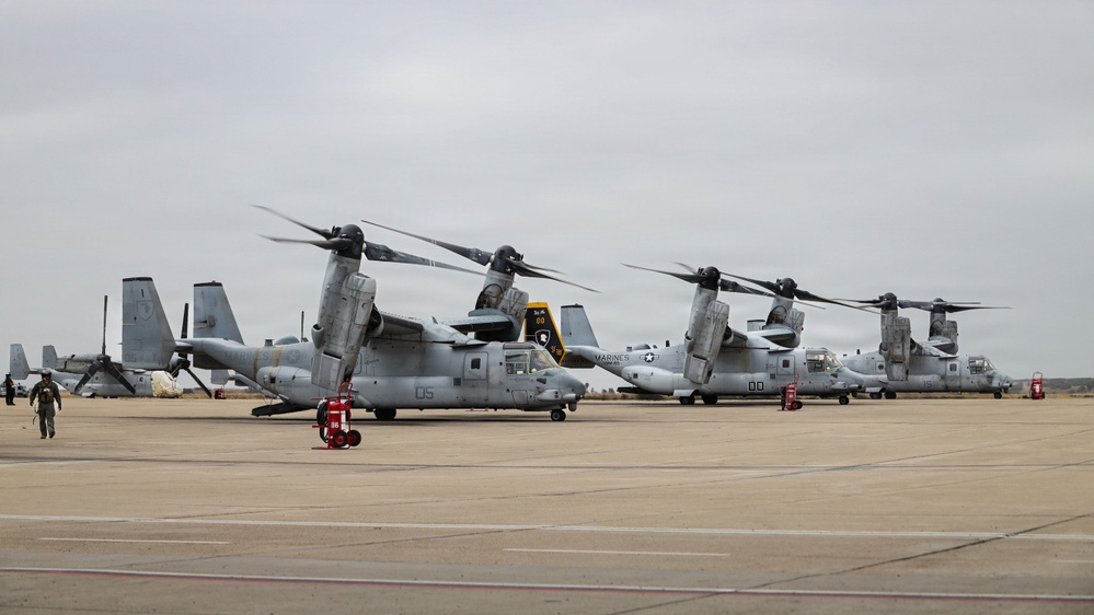 VMM-165 conducts aerial refueling with VMGR-234