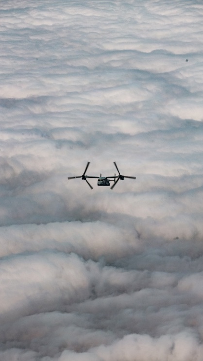 VMM-165 conducts aerial refueling with VMGR-234