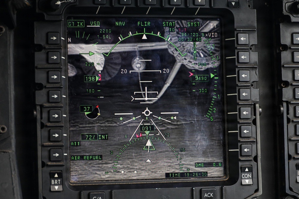 VMM-165 conducts aerial refueling with VMGR-234