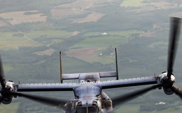 VMM-165 conducts aerial refueling with VMGR-234