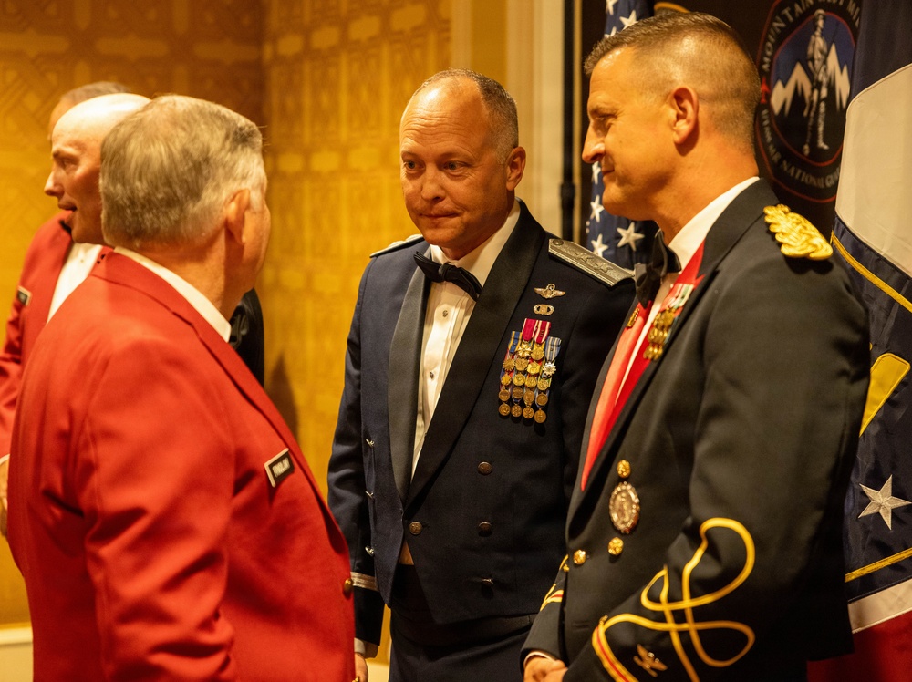 Utah National Guard honors six leaders at 64th annual Bronze Minuteman Awards
