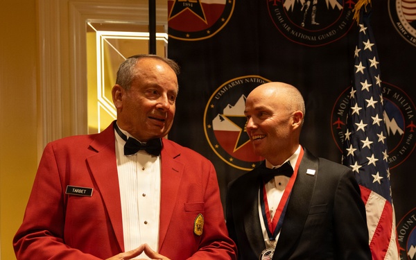 Utah National Guard honors six leaders at 64th annual Bronze Minuteman Awards
