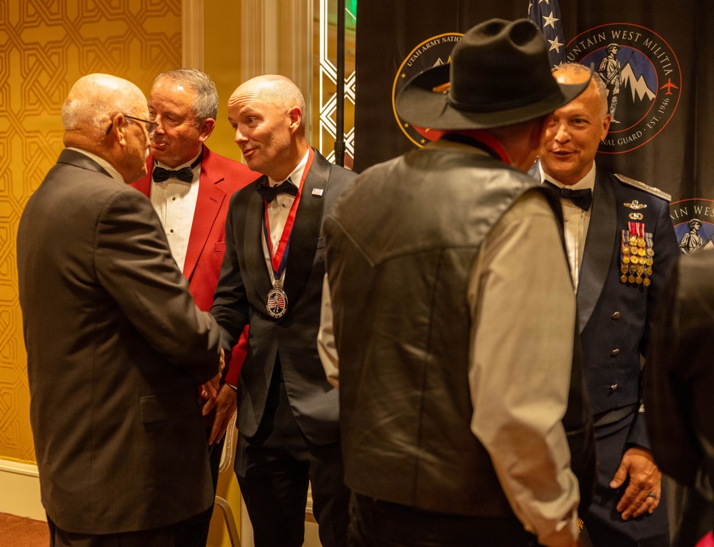Utah National Guard honors six leaders at 64th annual Bronze Minuteman Awards