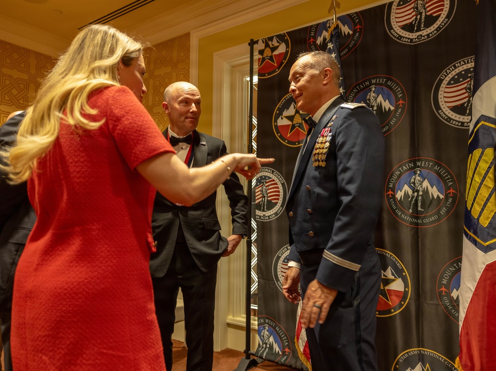 Utah National Guard honors six leaders at 64th annual Bronze Minuteman Awards