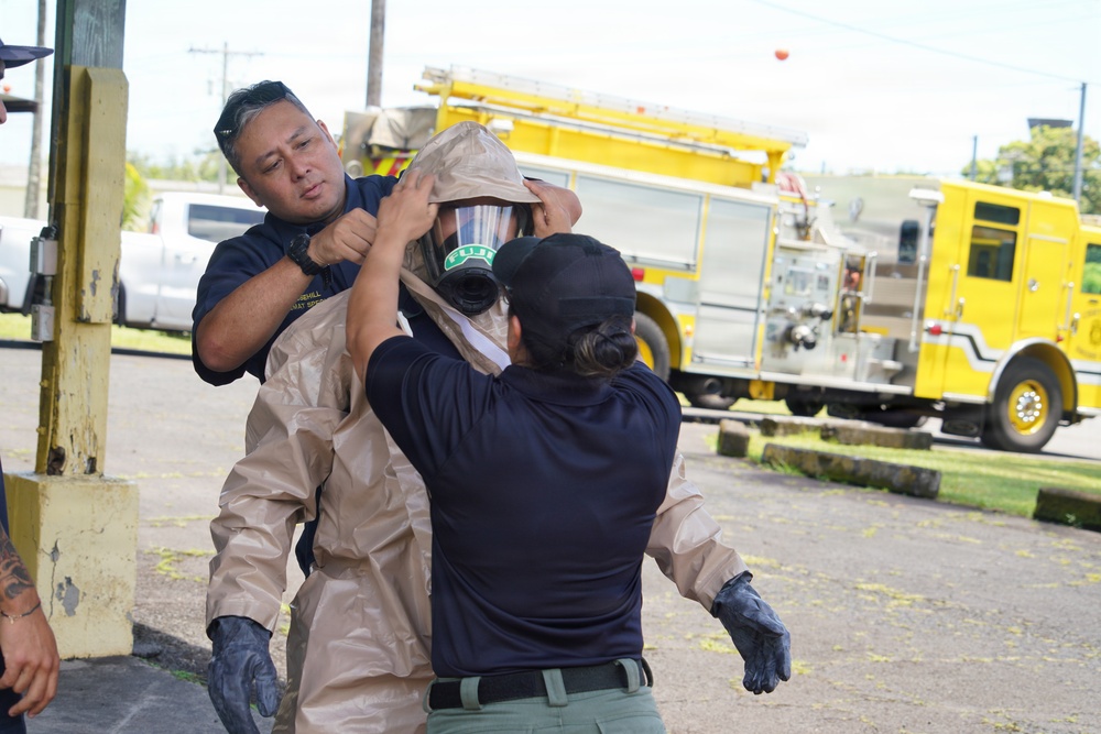 Hawaiʻi National Guard 93rd Civil Support Team (93rd CST) and Hawaiʻi Island Fire Department train in readiness and response