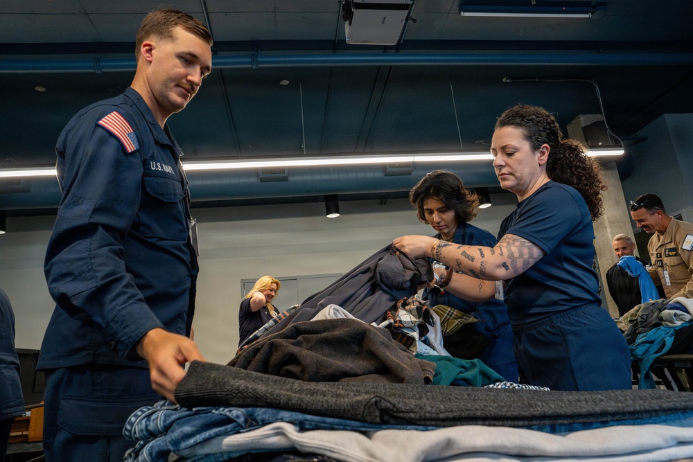 Sailors Volunteer at Portland Union Gospel Mission