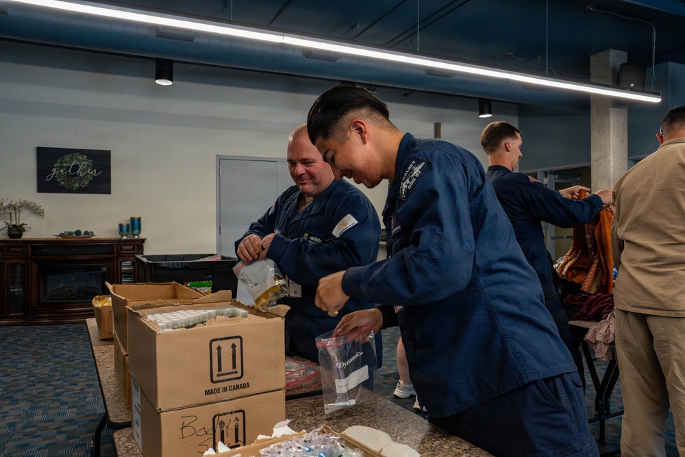 Sailors Volunteer at Portland Union Gospel Mission