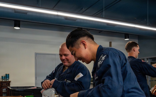 Sailors Volunteer at Portland Union Gospel Mission