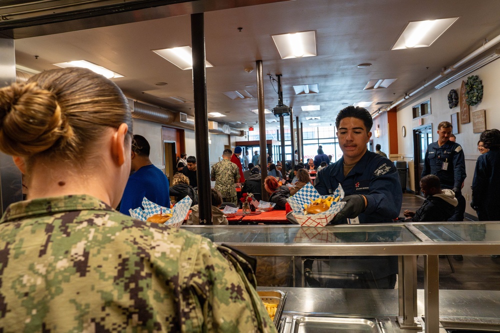 Sailors Volunteer at Portland Union Gospel Mission
