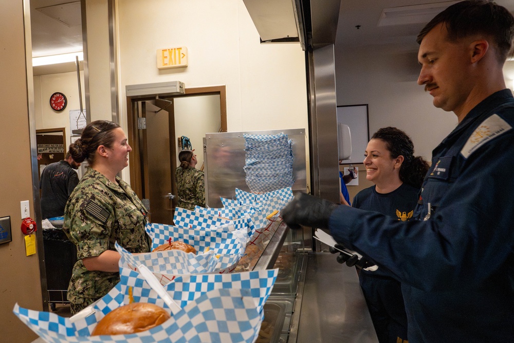 Sailors Volunteer at Portland Union Gospel Mission