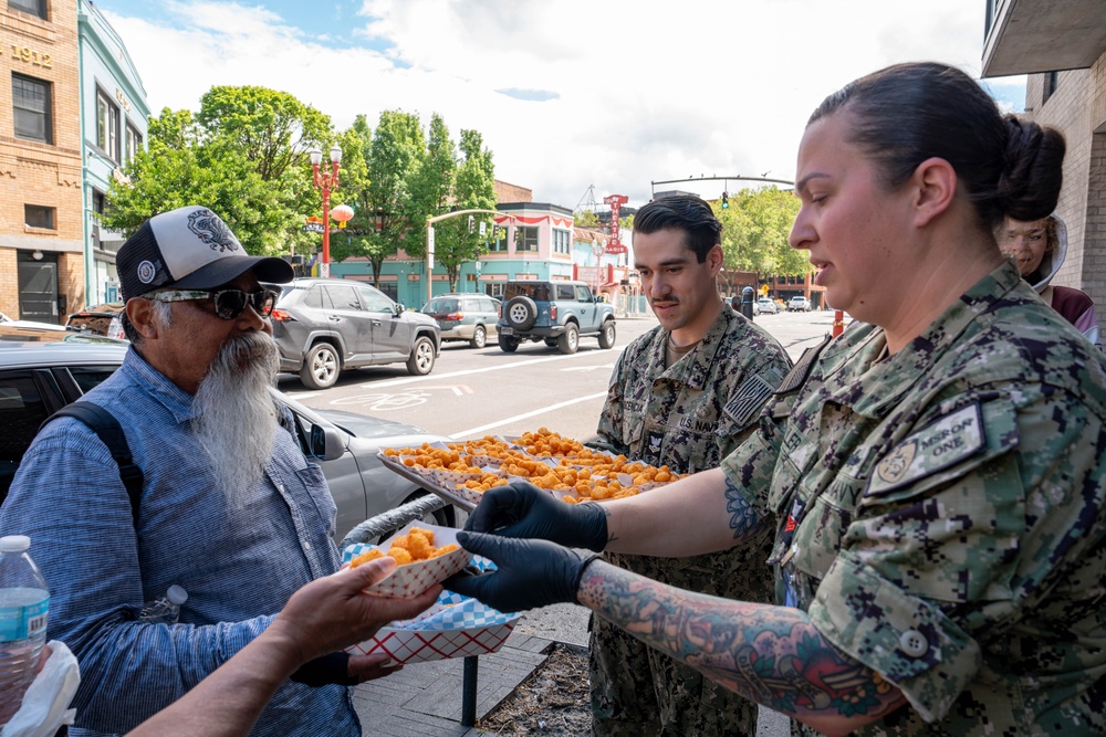 Sailors Volunteer at Portland Union Gospel Mission