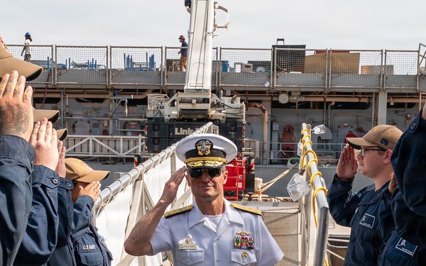 Vice Adm. Doug Perry participates in Wavy10 interview aboard DDG 128