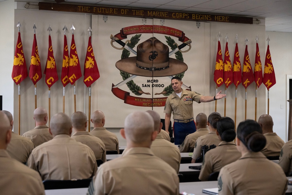 SMMC Ruiz visits MCRD San Diego